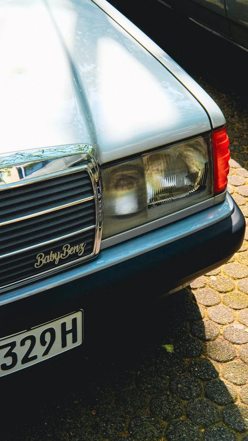 Close Up of Classic Mercedes Front Left Corner Wallpaper