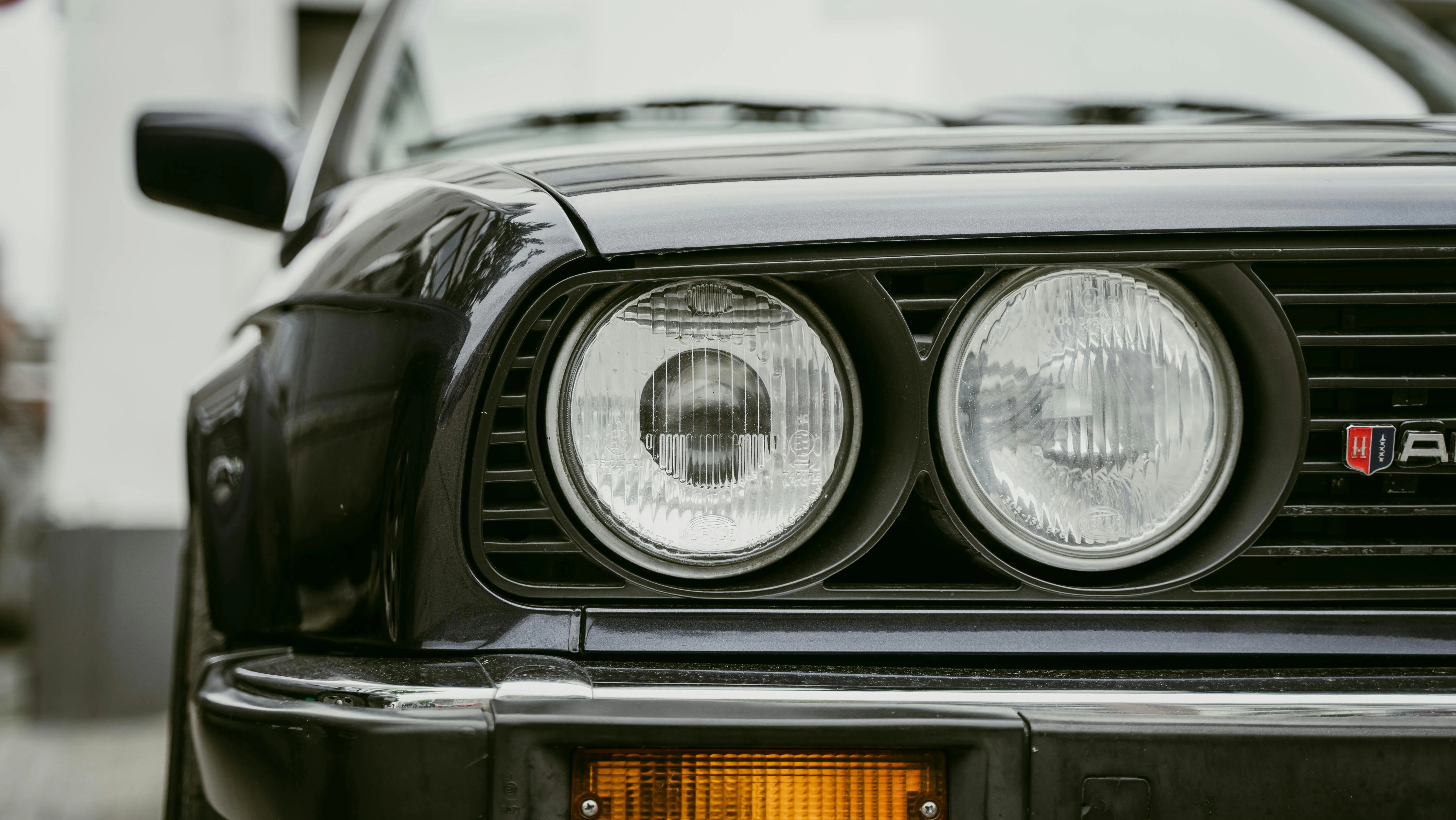 Closeup of Classic Bmw Headlights and Front Grill Design