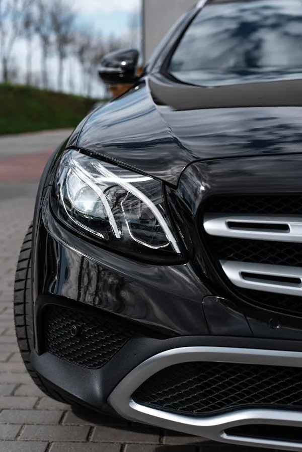 Closeup of Mercedes Benz Front Grill and Headlight Design