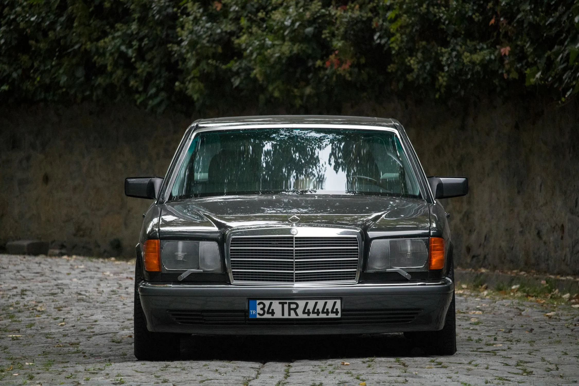 Front View Of Classic Mercedes Parked Outdoors Wallpaper