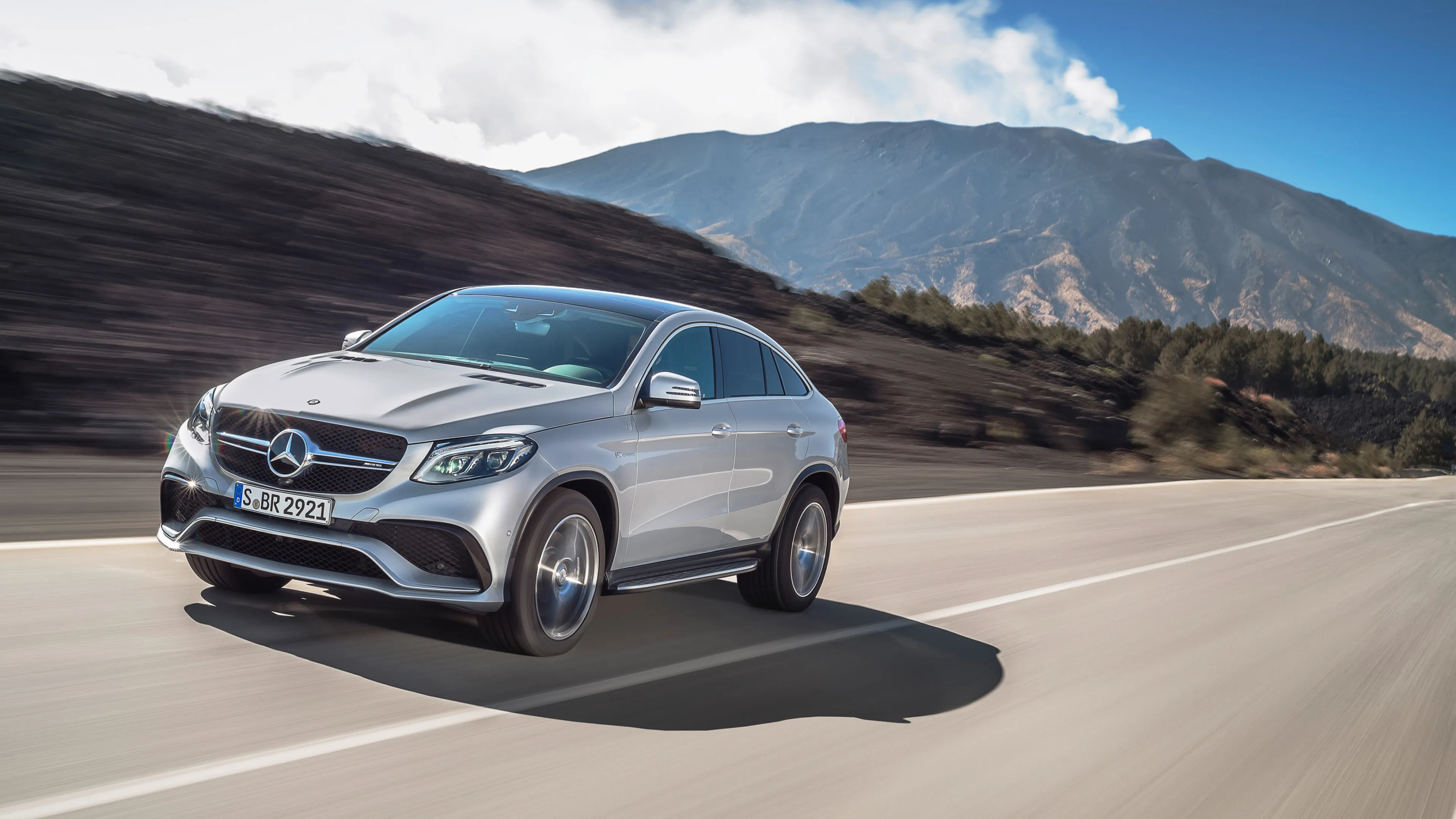 Mercedes Benz SUV Speeding on Open Desert Highway Wallpaper