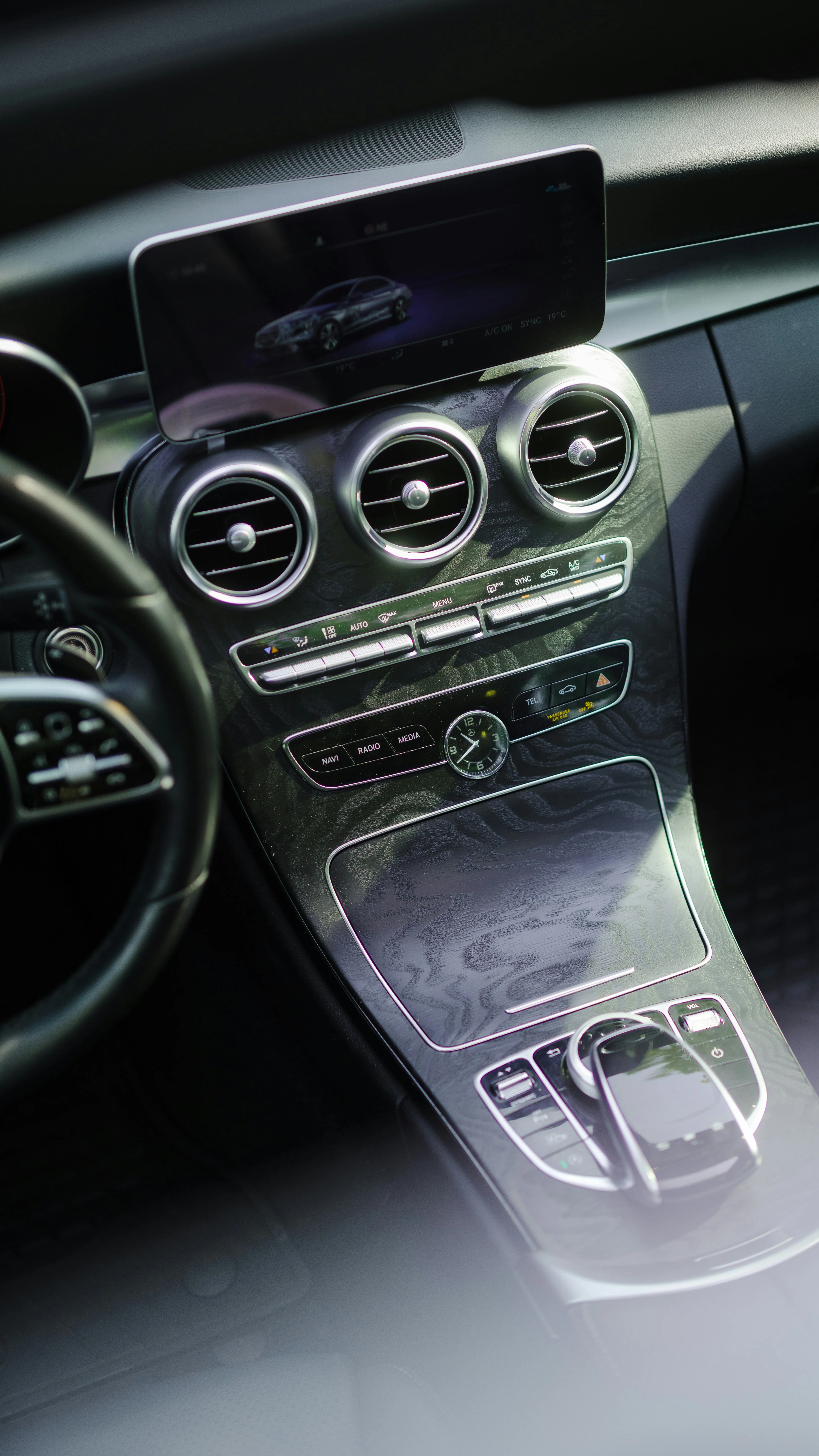 Modern Mercedes Benz Interior Dashboard Design Overview