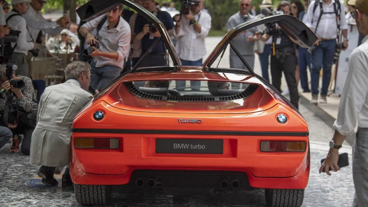 Rear View of Bmw M1 Classic in Public Car Event Hd Wallpaper