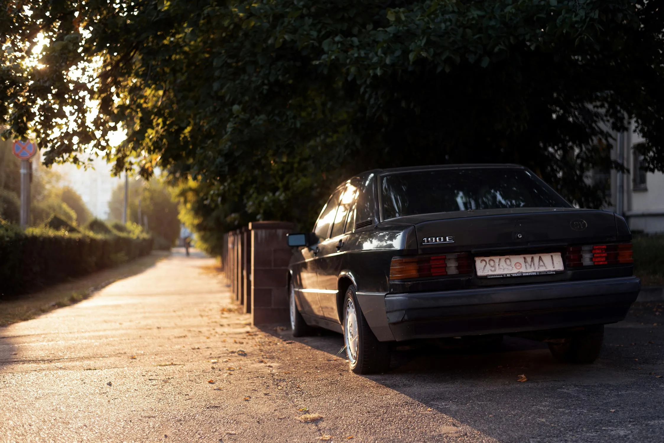 Vintage Mercedes Benz in Warm Evening Light Wallpaper