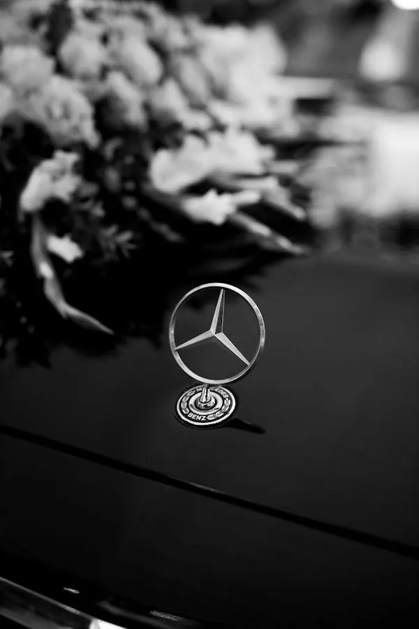 Vintage Mercedes Star Ornament Close Up Shot Wallpaper