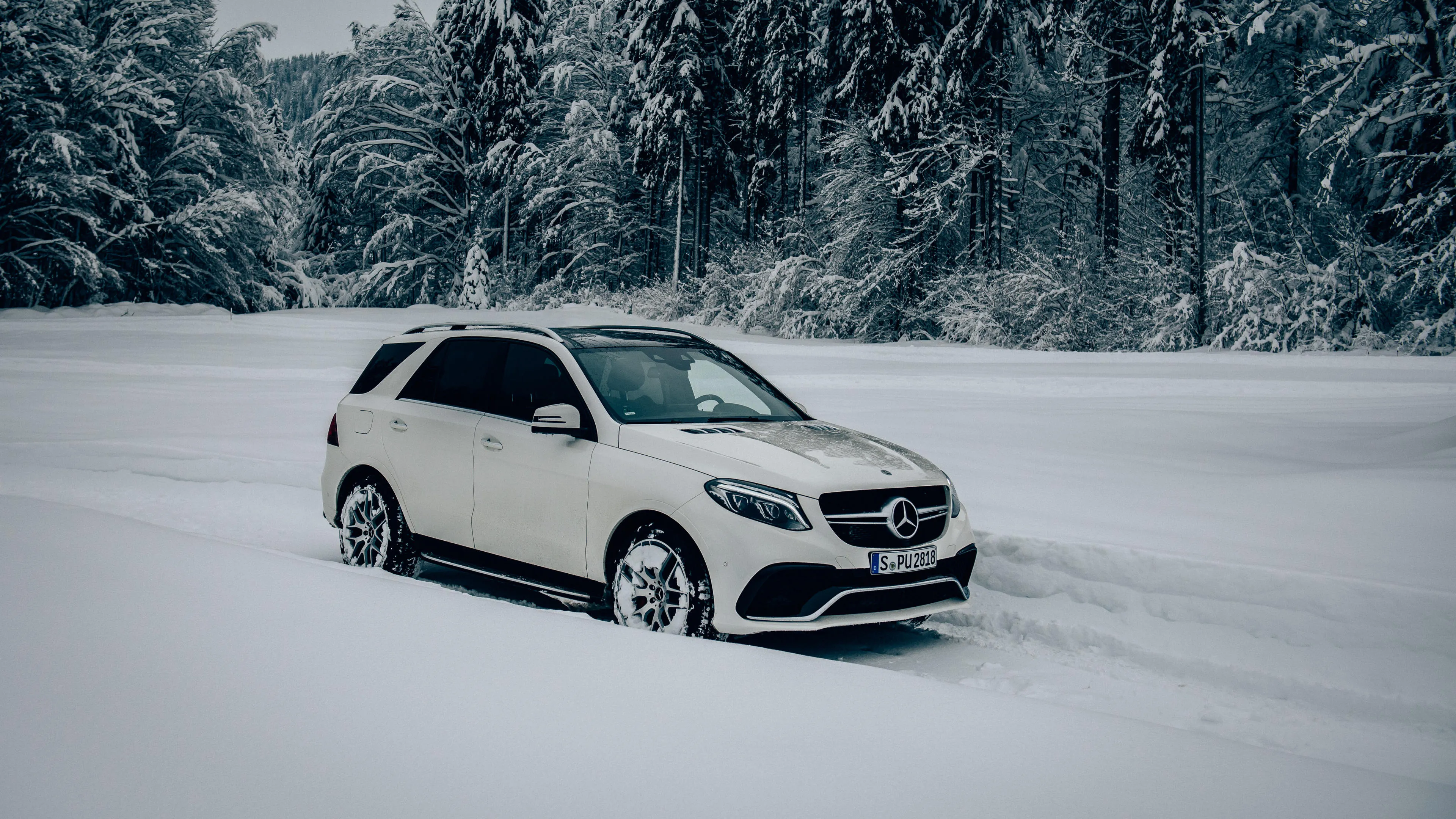 White Mercedes Benz SUV Driving in Deep Snow HD image
